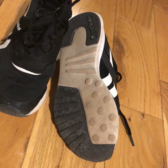 Reebok size 9,5 shoes - Picture 7 of 10